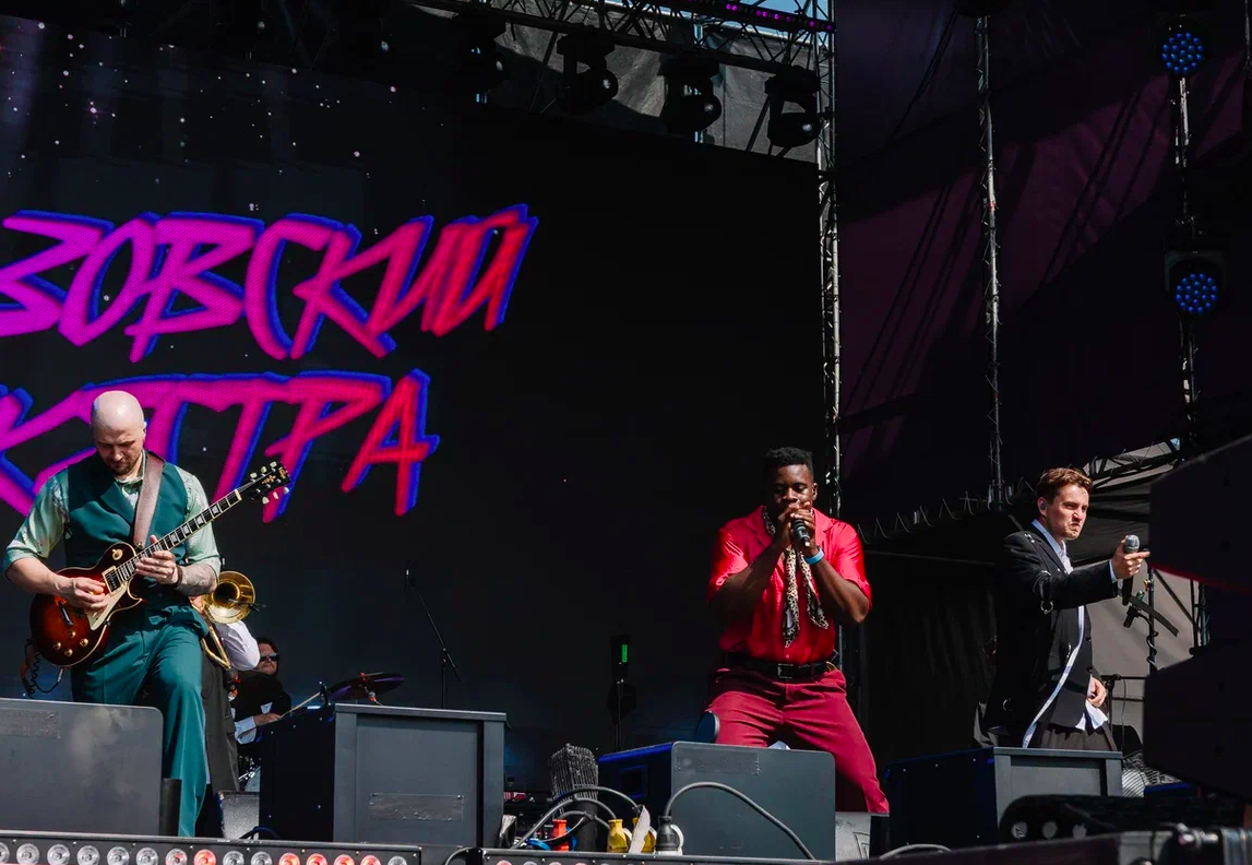 Фото Орали «Сигма-бой» и «А у реки». Опубликованы яркие моменты Черника Music Fest в Новосибирске 12